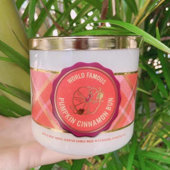 Bath & Body Works Pumpkin Cinnamon bun candle - Picture 7 of 10